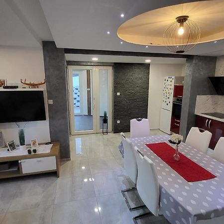 Apartma Lara Lesicno Kültér fotó