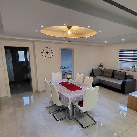 Apartma Lara Lesicno Kültér fotó