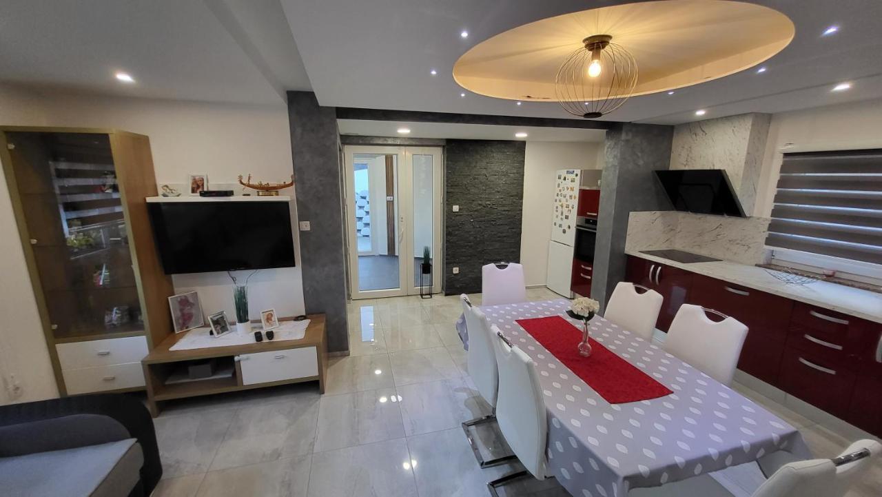 Apartma Lara Lesicno Kültér fotó