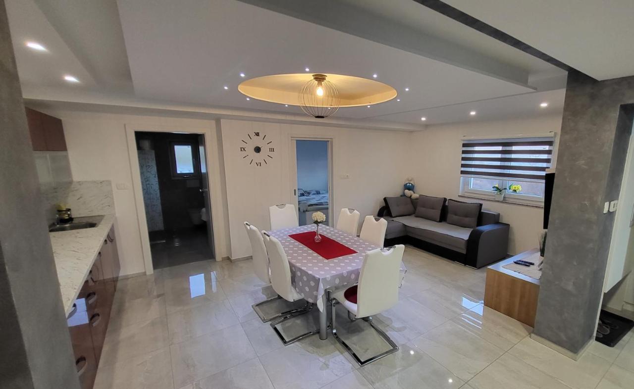 Apartma Lara Lesicno Kültér fotó